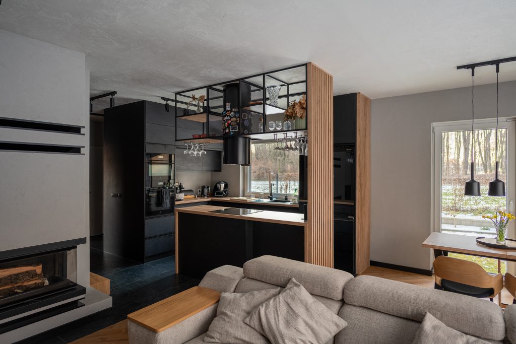 Nowoczesne meble kuchenne – ciemna zabudowa