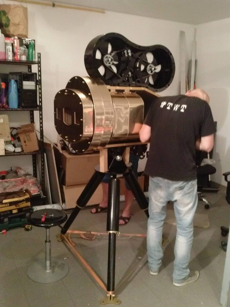 „Kinematograf” – prototyp repliki kamery retro (ujęcie 1)