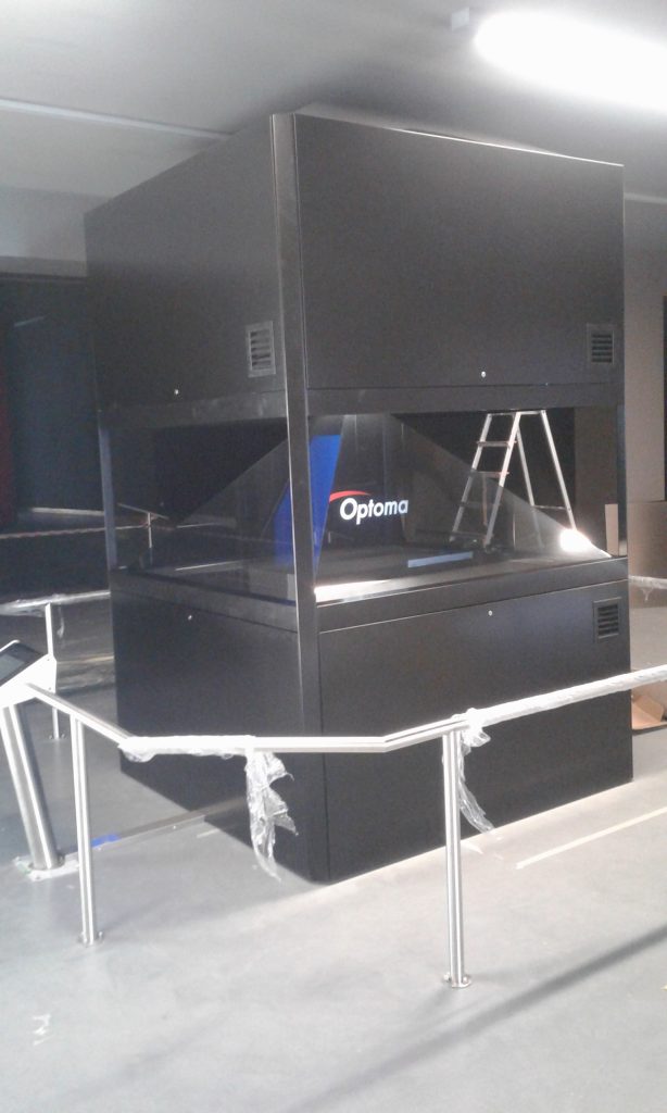 Piramida holograficzna – prototyp stanowiska (ujęcie 1)