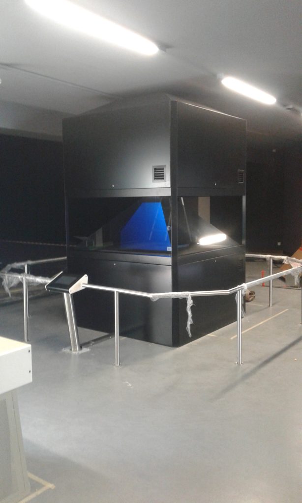 Piramida holograficzna – test działania prototypu (ujęcie 2)