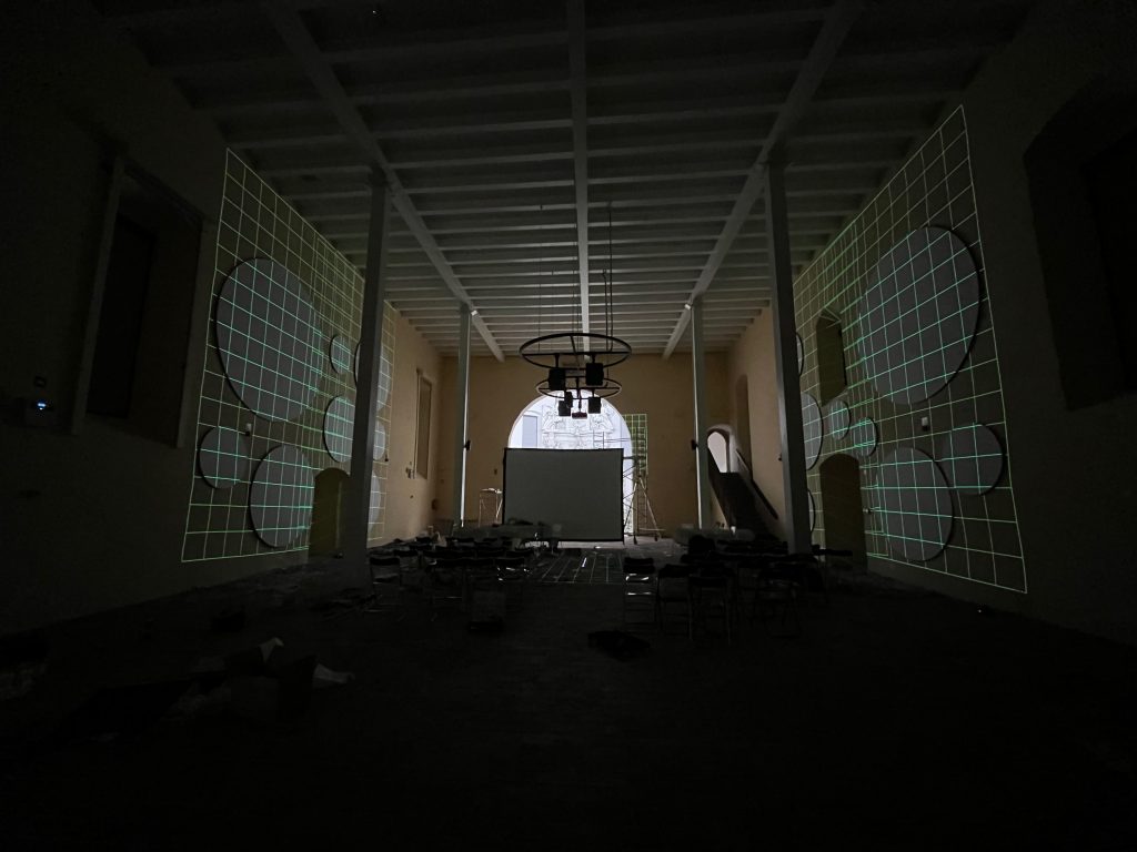 Żyrandole projekcyjne – test w warunkach światła (8)