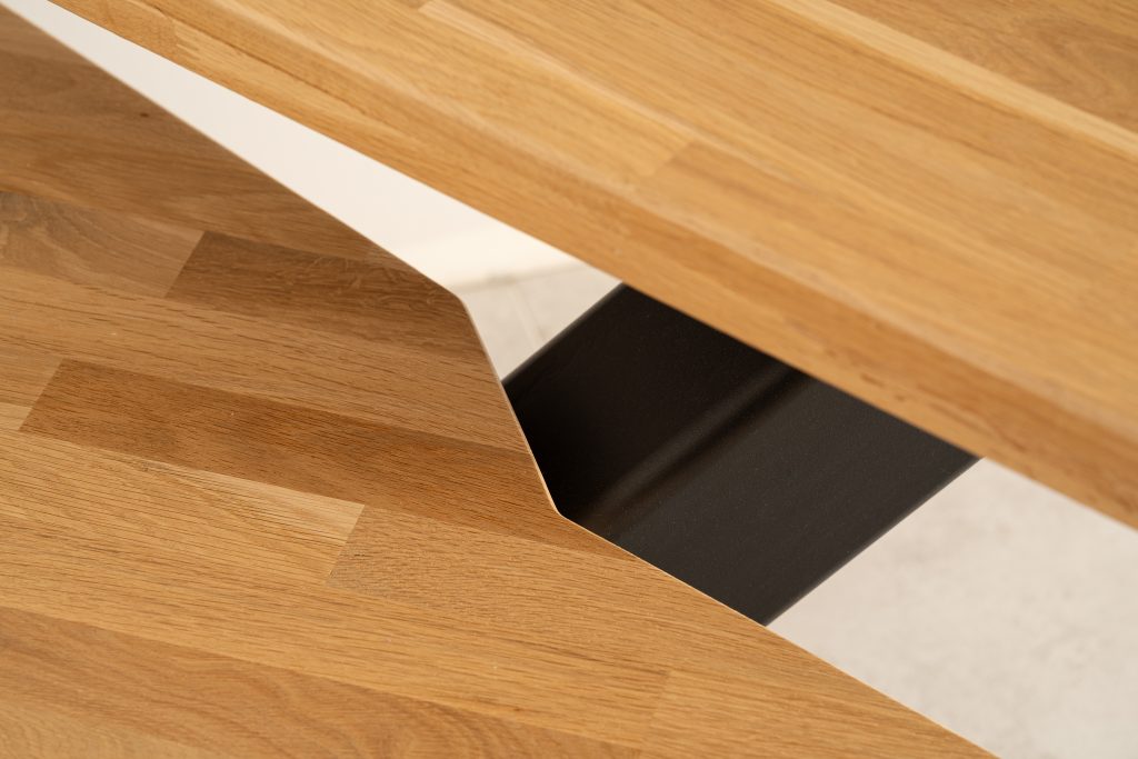 Stopień – detal drewno + stal