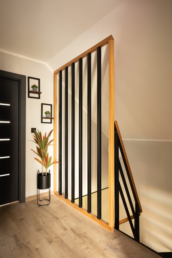 Schody – ujęcie z otoczeniem