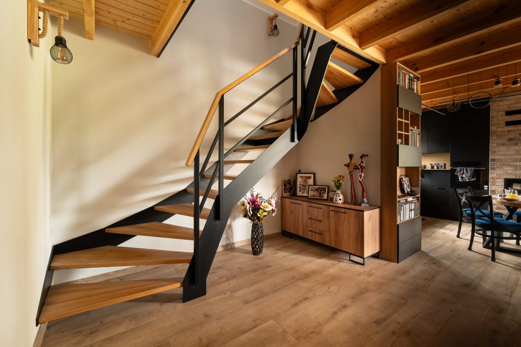 Schody stal + drewno – perspektywa